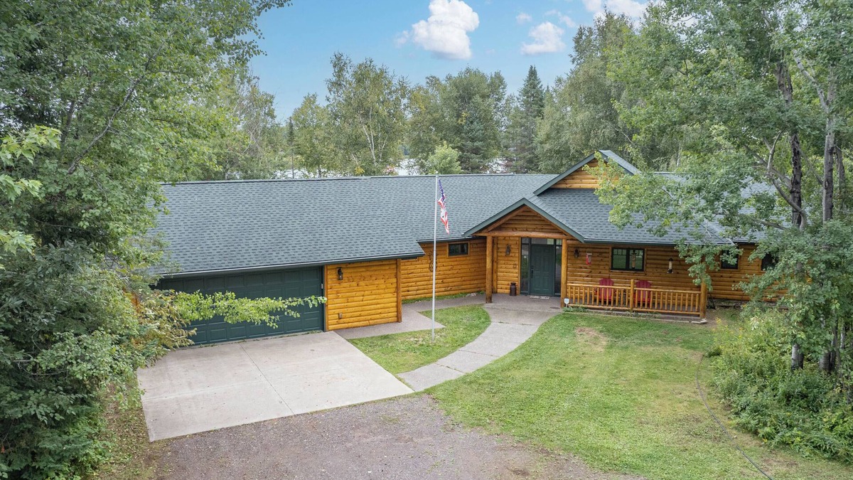 Duluth Cabin | The Honeycomb Hideout - Cozy lakeside cabin in lovely Duluth