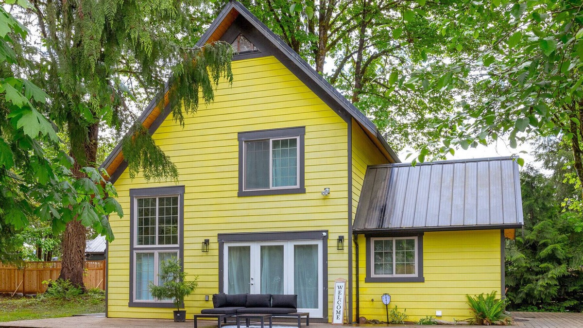Honeymoon Bay Cottage | *The Honeymoon Bay Hideaway* - Luxurious Cottage steps from Cowichan Lake