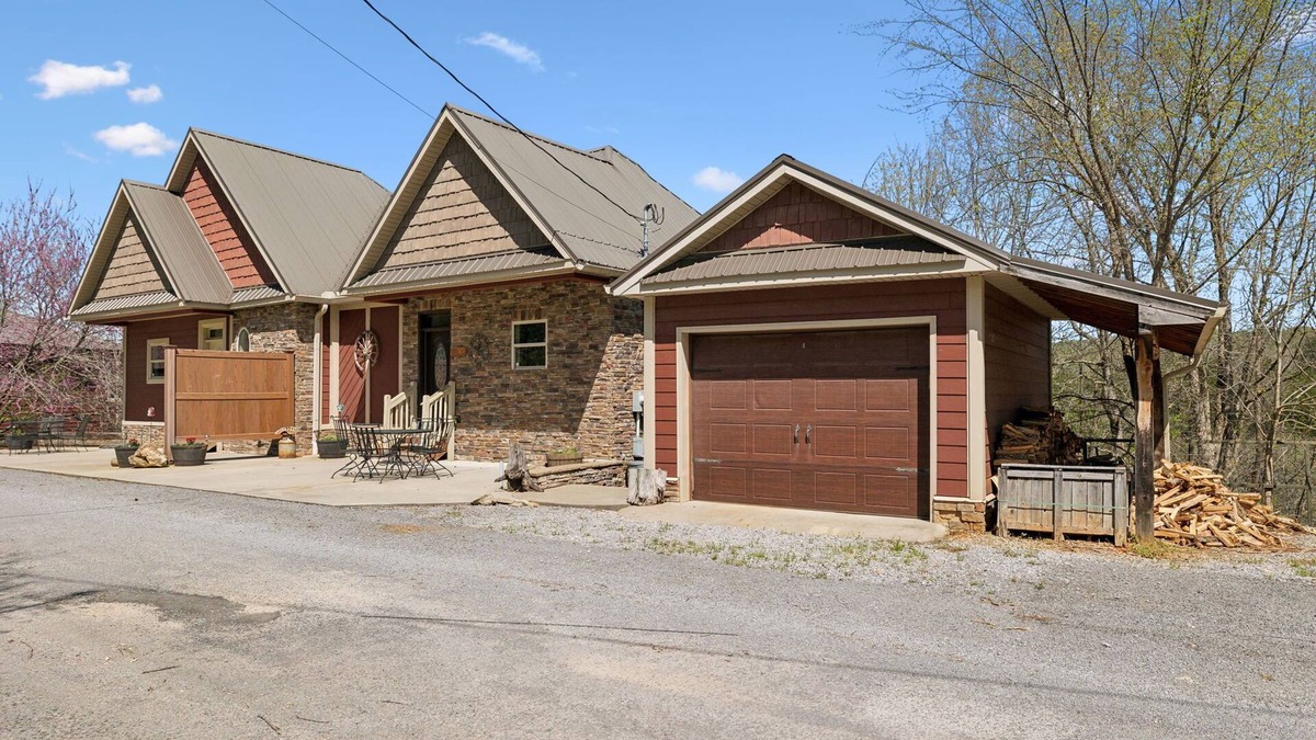 Smithville Condo | The Honeymoon Suite 1 n
