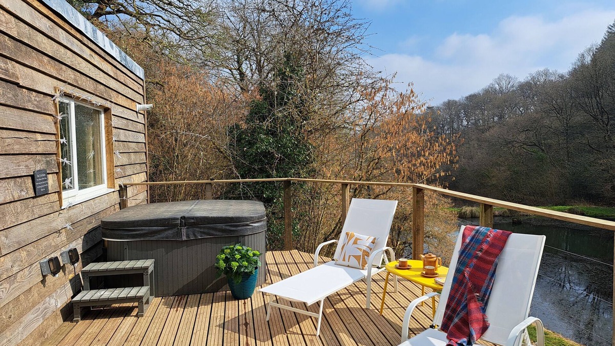 Christchurch Cabin | The Hoot - a gorgeous & secluded cabin on private wildlife reserve