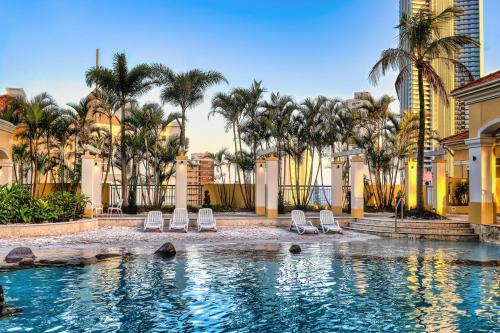 Surfers Paradise Apartment | The Horizon Views