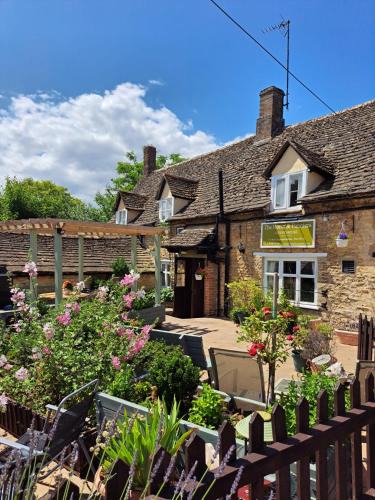 North Luffenham Bed & Breakfast | The horse and panniers guest house.