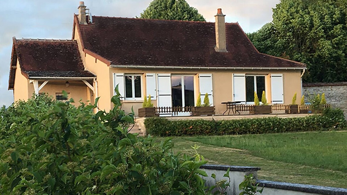 Ravieres House | The house and its garden on the Burgundy Canal
