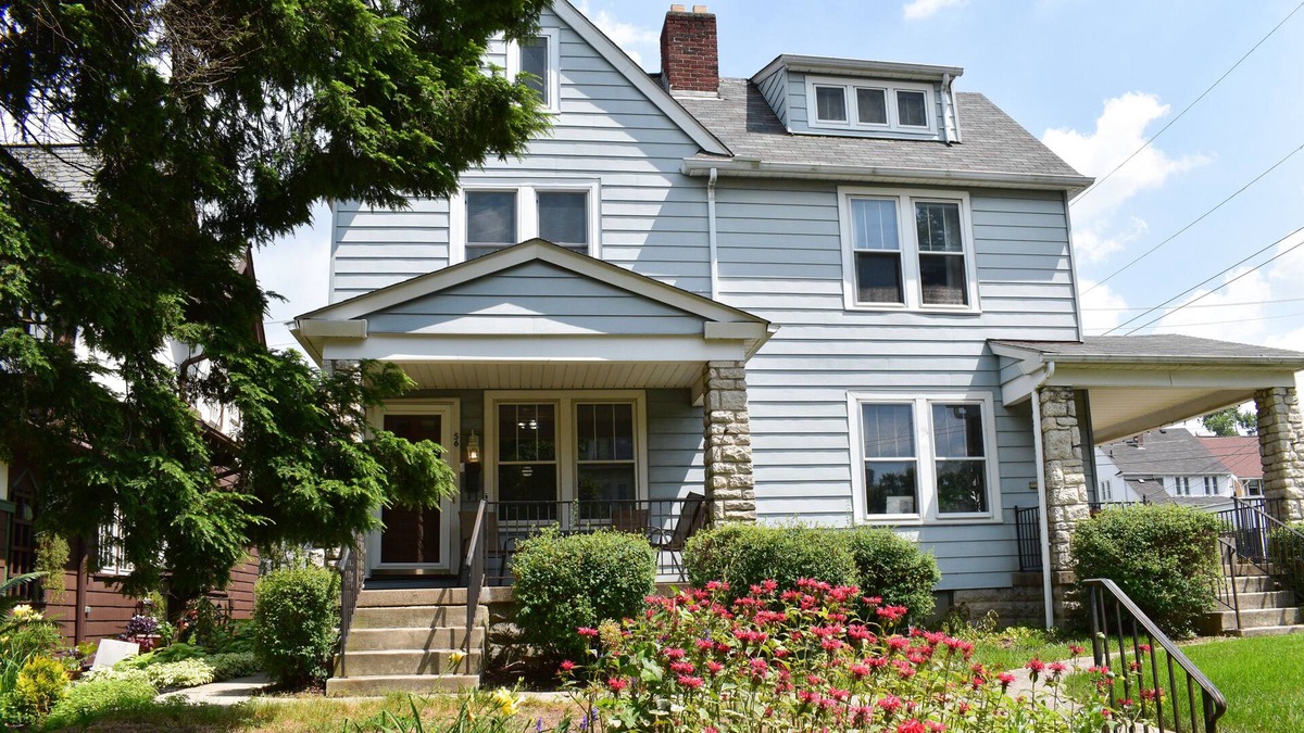 Clintonville Apartment | The House Hotels - Clintonville Crestview- Beautiful 3 Bedrooms - 5 Minutes to OSU ❤️🤍❤️