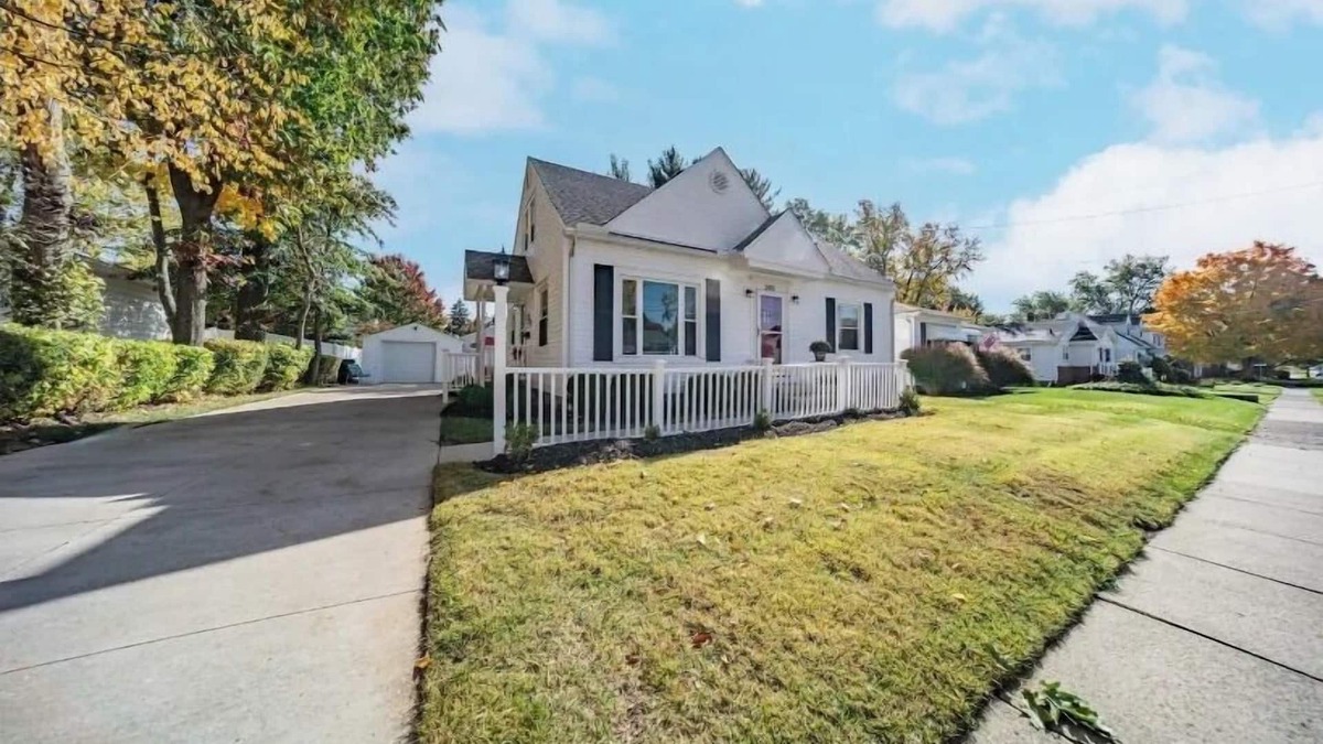 Cuyahoga Falls House | The House Hotels - 12th Street