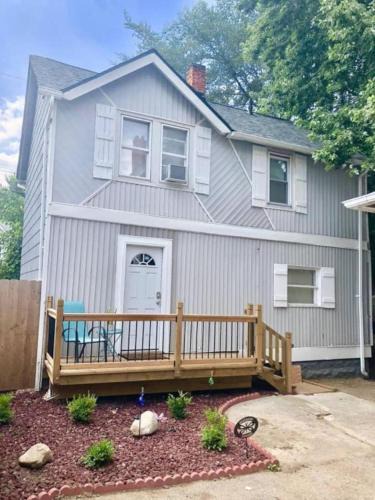 Detroit - Shoreway House | The House Hotels - W45th Backhouse - Ohio City