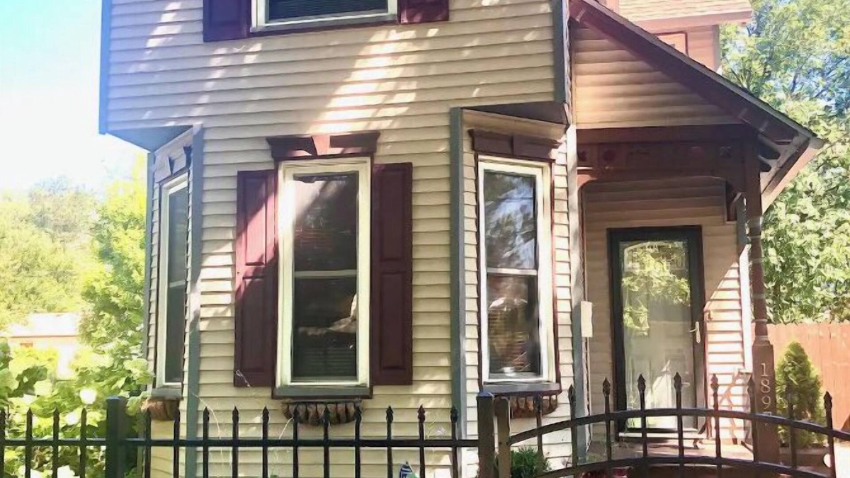 Detroit - Shoreway House | The House Hotels - W47th 2 - 5 Minutes from Downtown