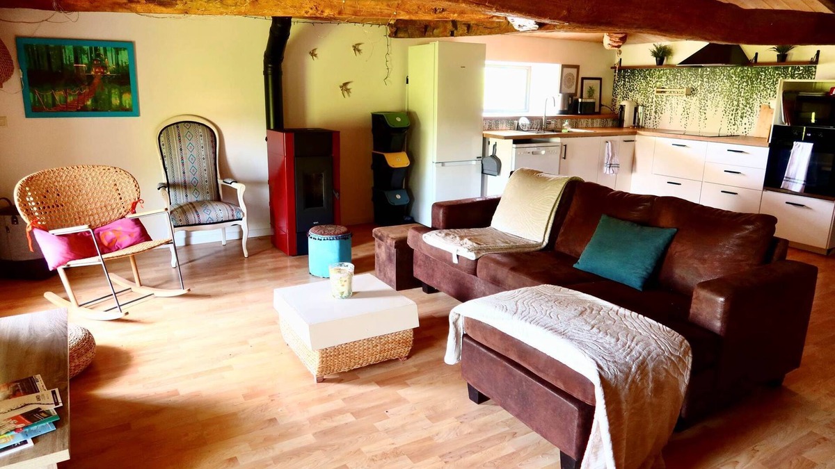 Saint-Laurent-de-la-Barriere House | The House in the Glycine