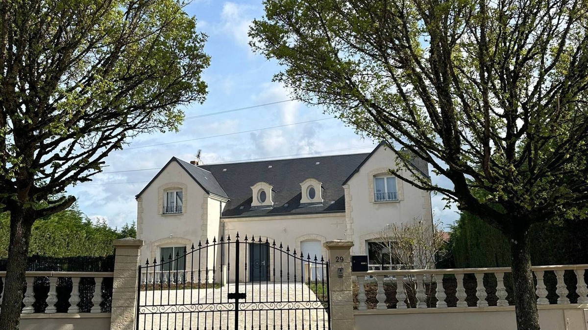 Blois House | The House of Cristina Michael