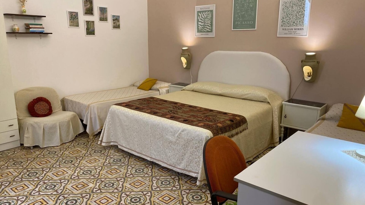 Castelluzzo House | The House of Flowers, in the heart of the Gulf of Macari 2.5 km from the sea.