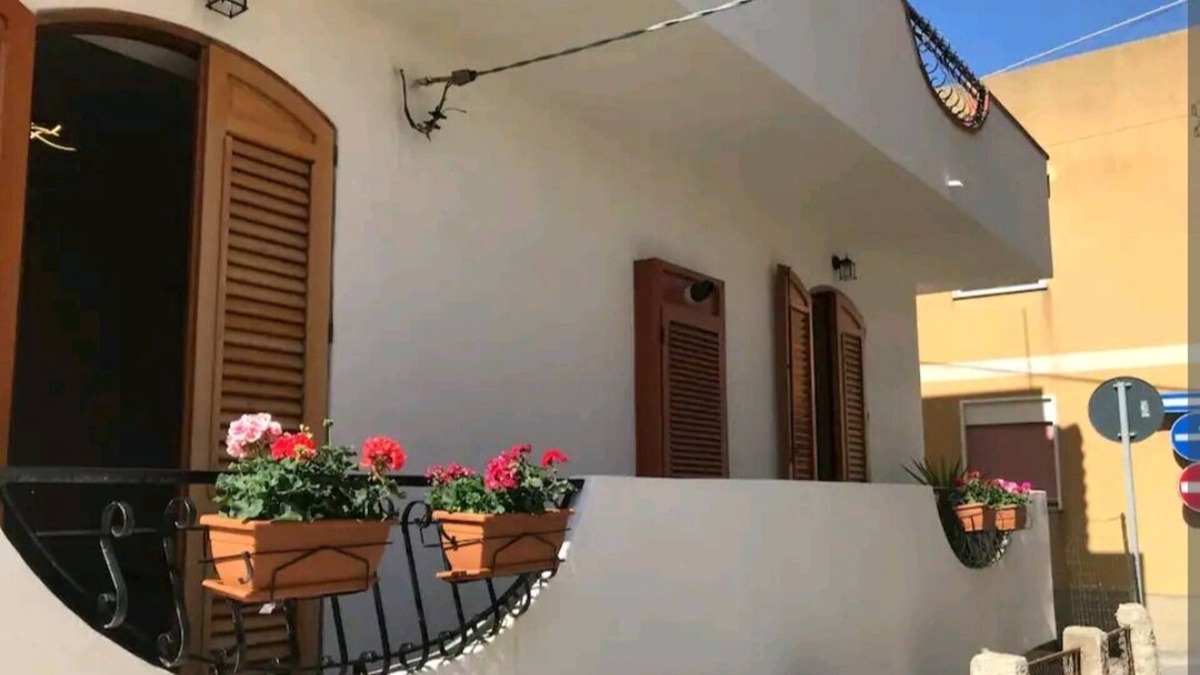 Ganzirri Apartment | [The House of Geraniums ★★★★★]