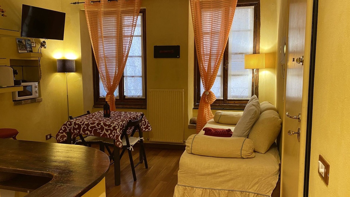 Rezza Apartment | The House of the Fieschi in the Historic Centre