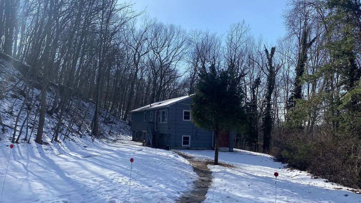 Hamden House | The house on the hill