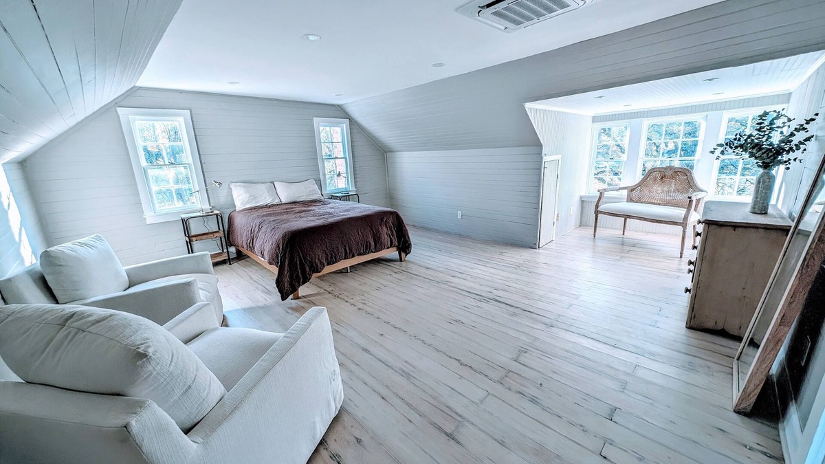 Croom House | The House on the Hill 1790's Farmhouse DC 35mins