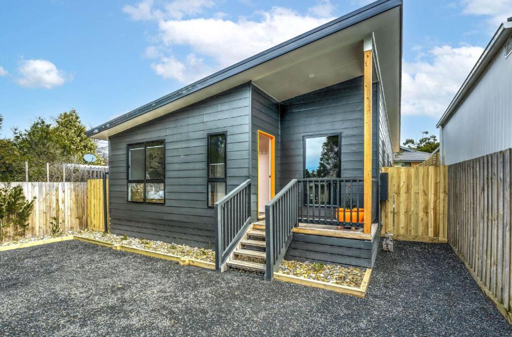 Inverloch House | The house with the orange door Inverloch