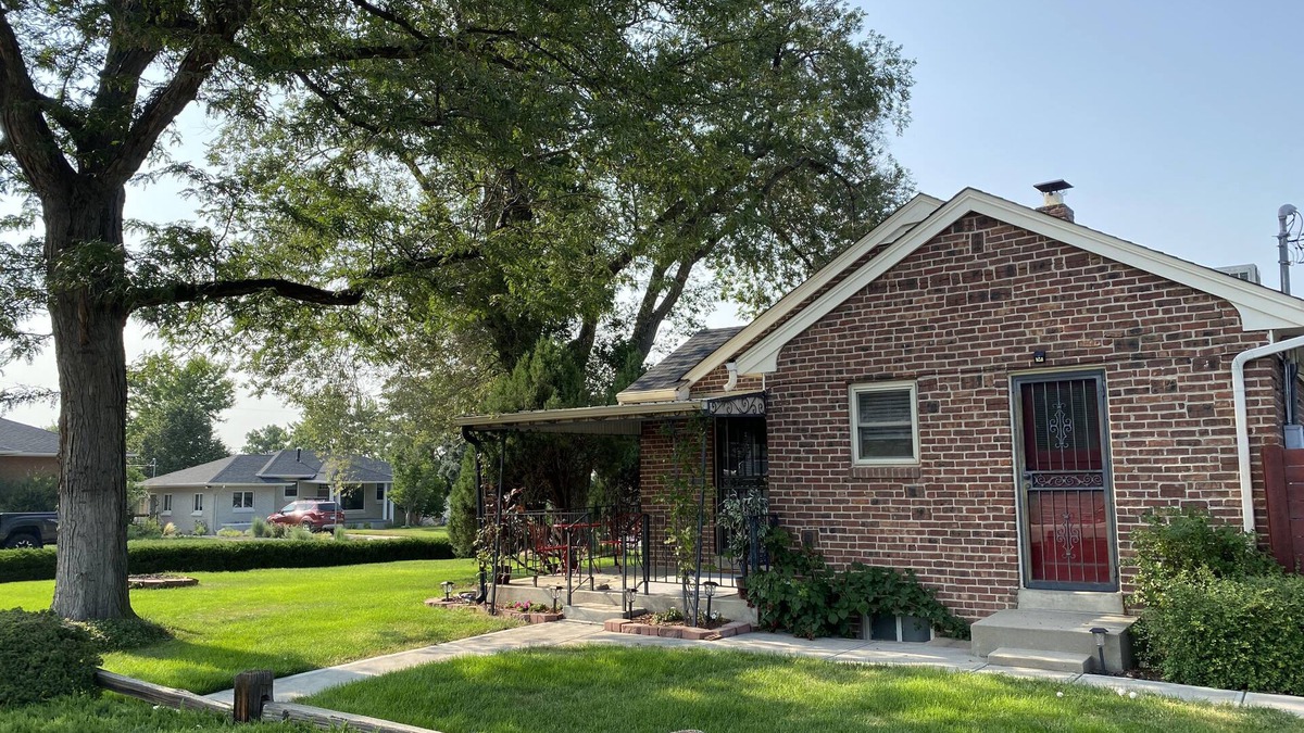 Athmar Park House | The House You Want - Perfect location & No Chores!