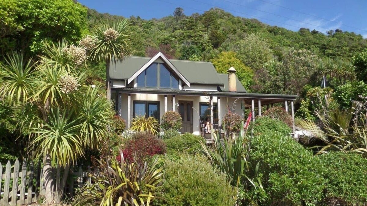 Collingwood House | The Hub Summary: Kiwi