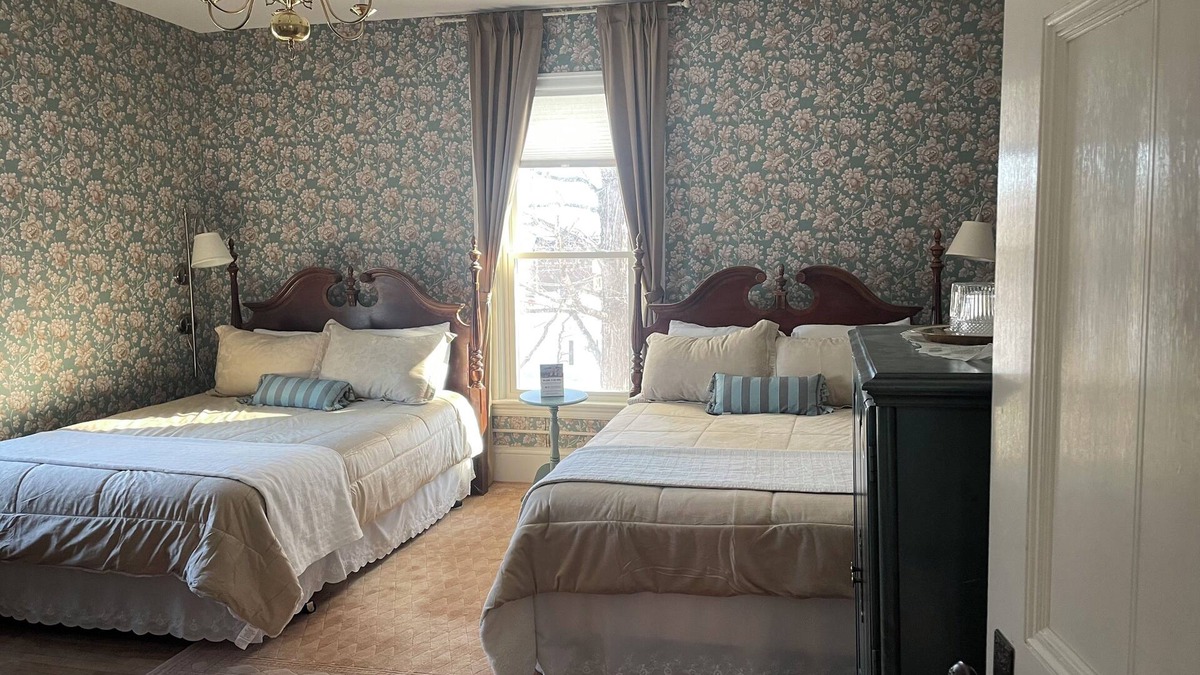 Guilford Bed & Breakfast | The Hudson Room - Two Queen Beds - The Guilford Bed & Breakfast