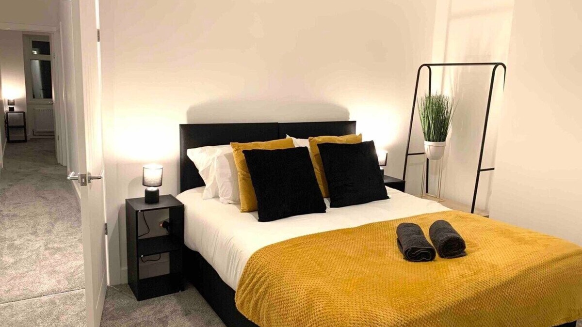 Welford House | The Hughenden Townhouse | Free Parking | WiFi