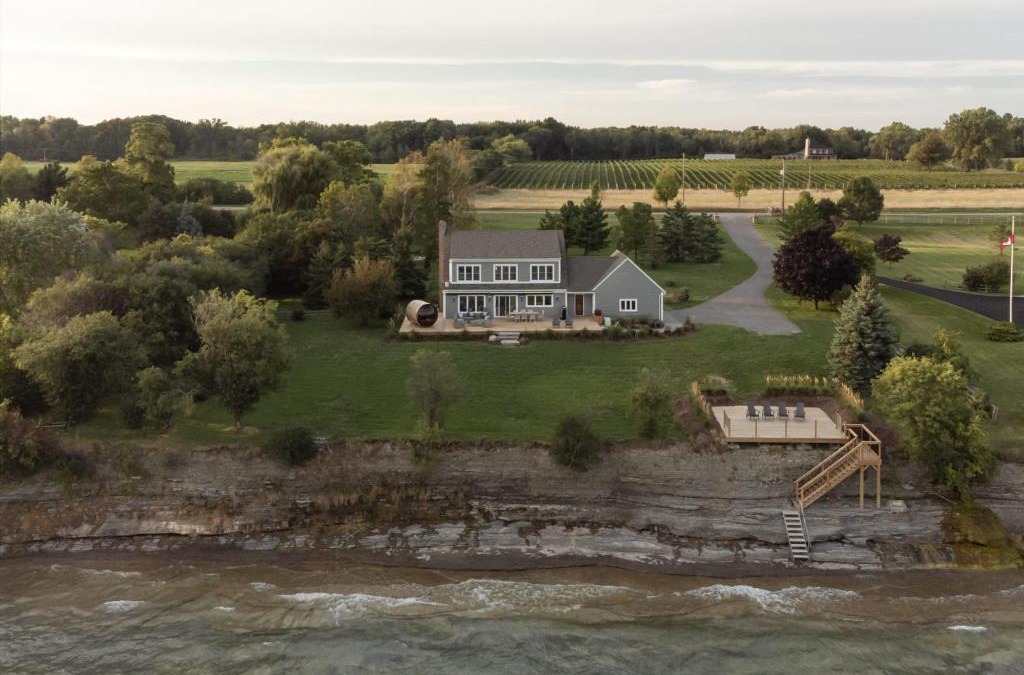 Wellington House | The Hull House - Lake Ontario Waterfront w Sauna