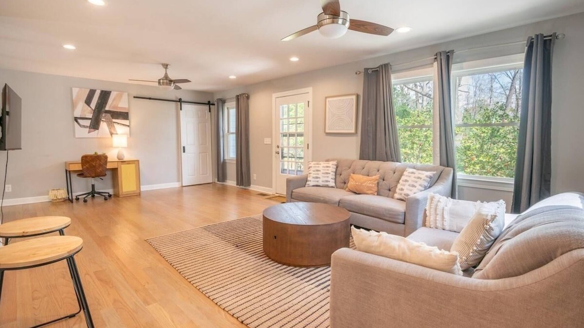 Hanahan House | The Hume Estate. Modern 4br Home + Lovely Yard!