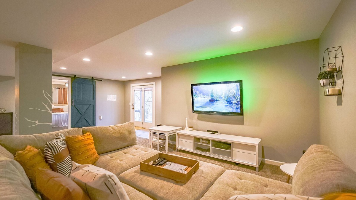 Loveland Apartment | The Hummingbird Hideaway with a Hillside View