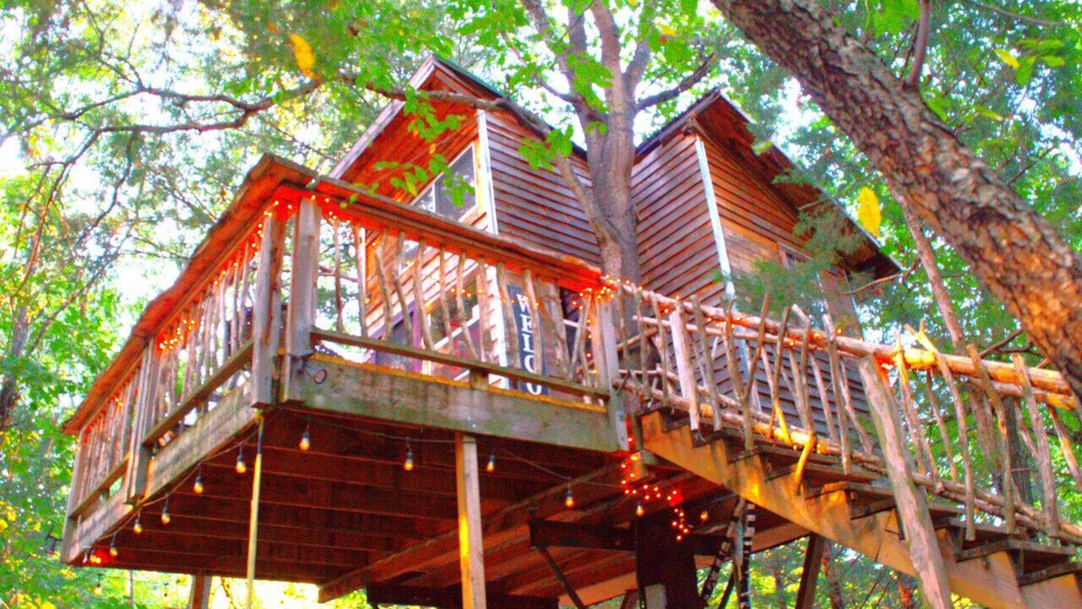 Checotah Cabin | The Hummingbird Treehouse