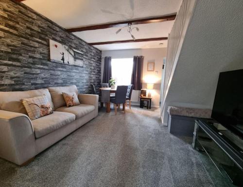 Cramlington House | The Humsford Hideaway 2 bedroom home with driveway