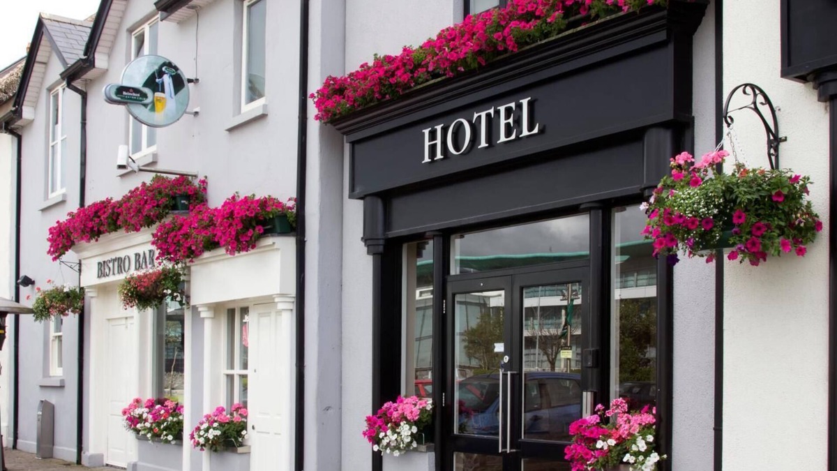 Galway City Centre Hotel | The Huntsman Inn