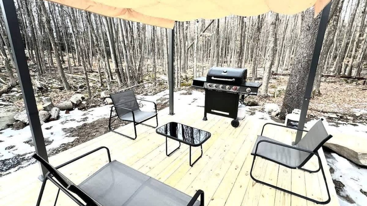 Pocono Summit Apartment | The Hut House 3BR, 3BA, Game Room Massage Chair!