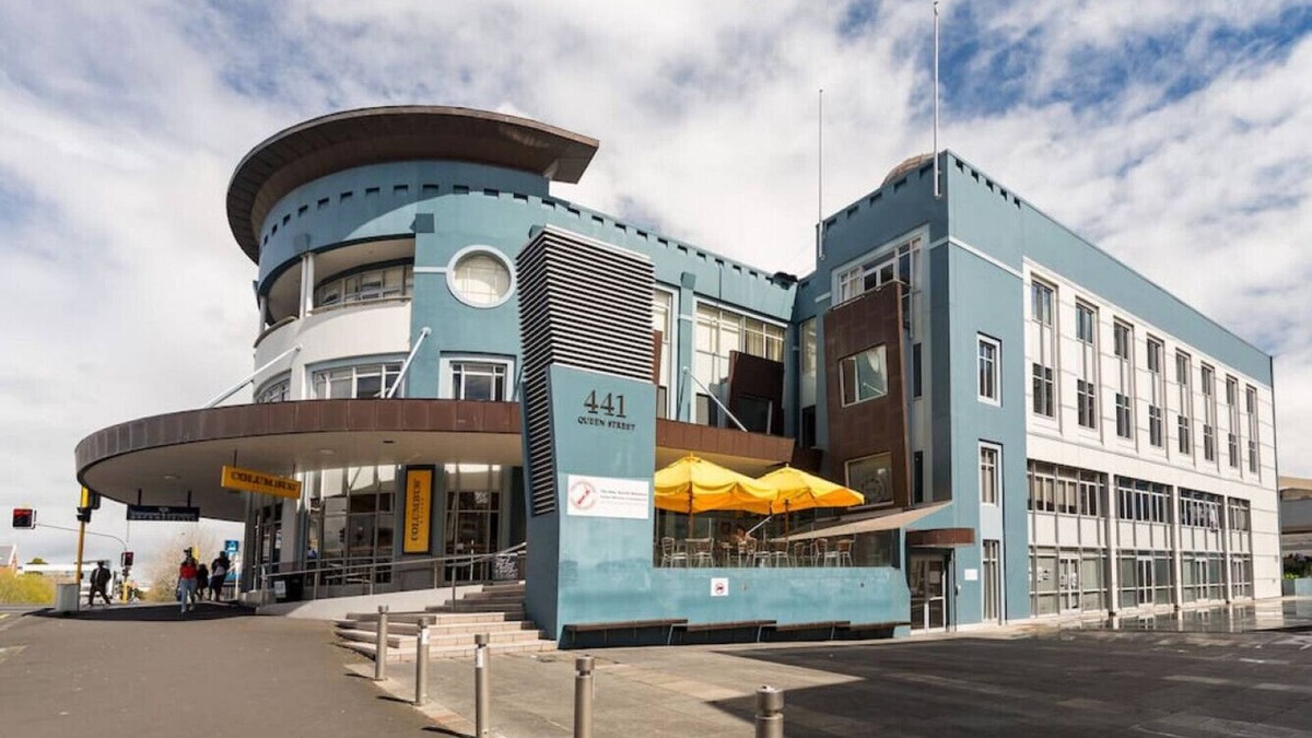 Newton Apartment | The ideal city escape w onsite carpark!
