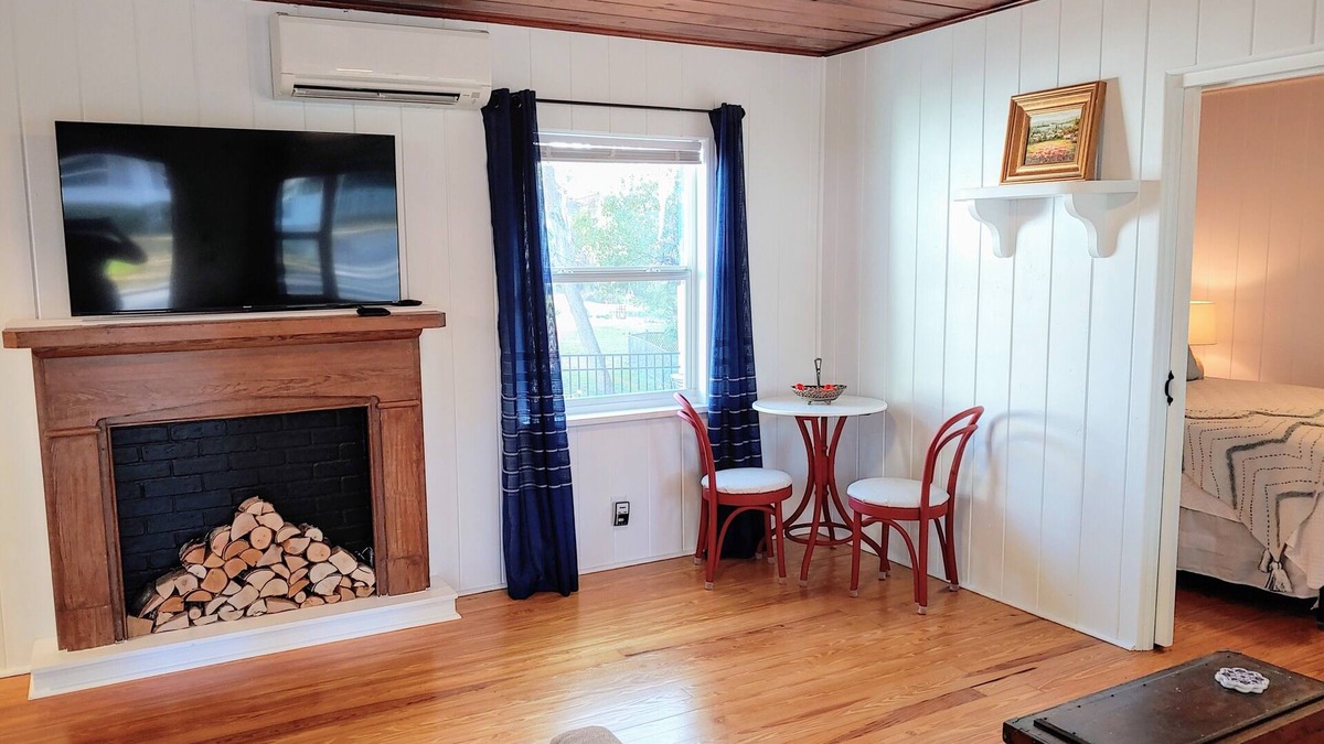 Mount Dora House | The Idle Hour Cottage - Walk to Downtown!