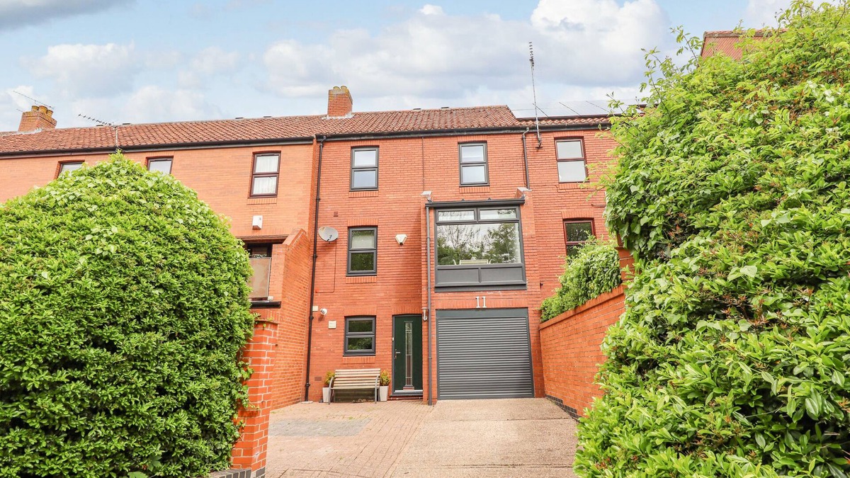 Lincoln Cottage | THE IMP'S PAD, pet friendly in Lincoln