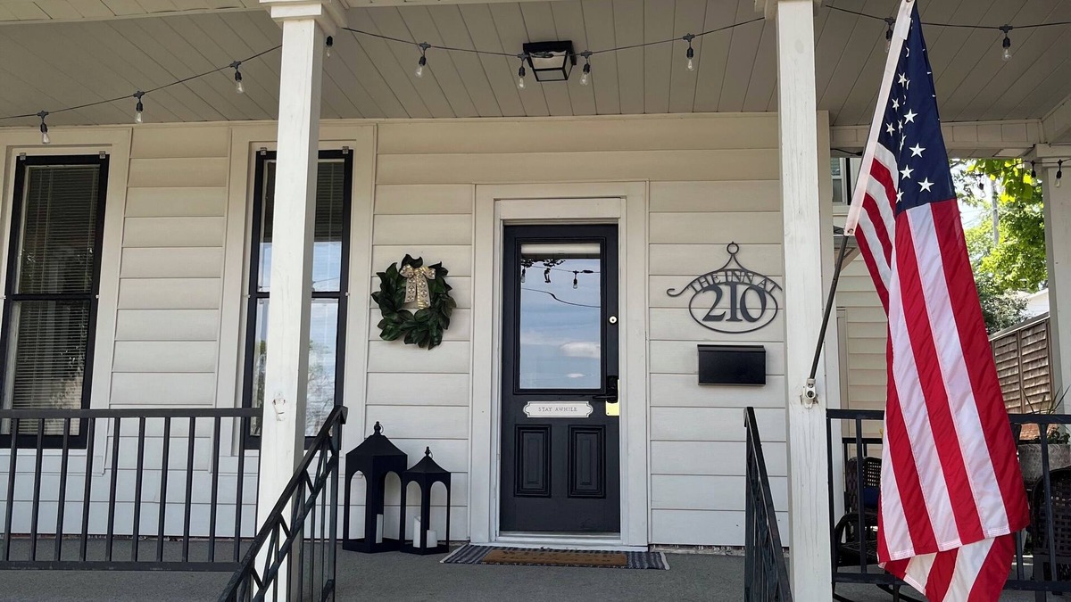 Concordia House | The Inn at 210 - Comfortable and clean historic home