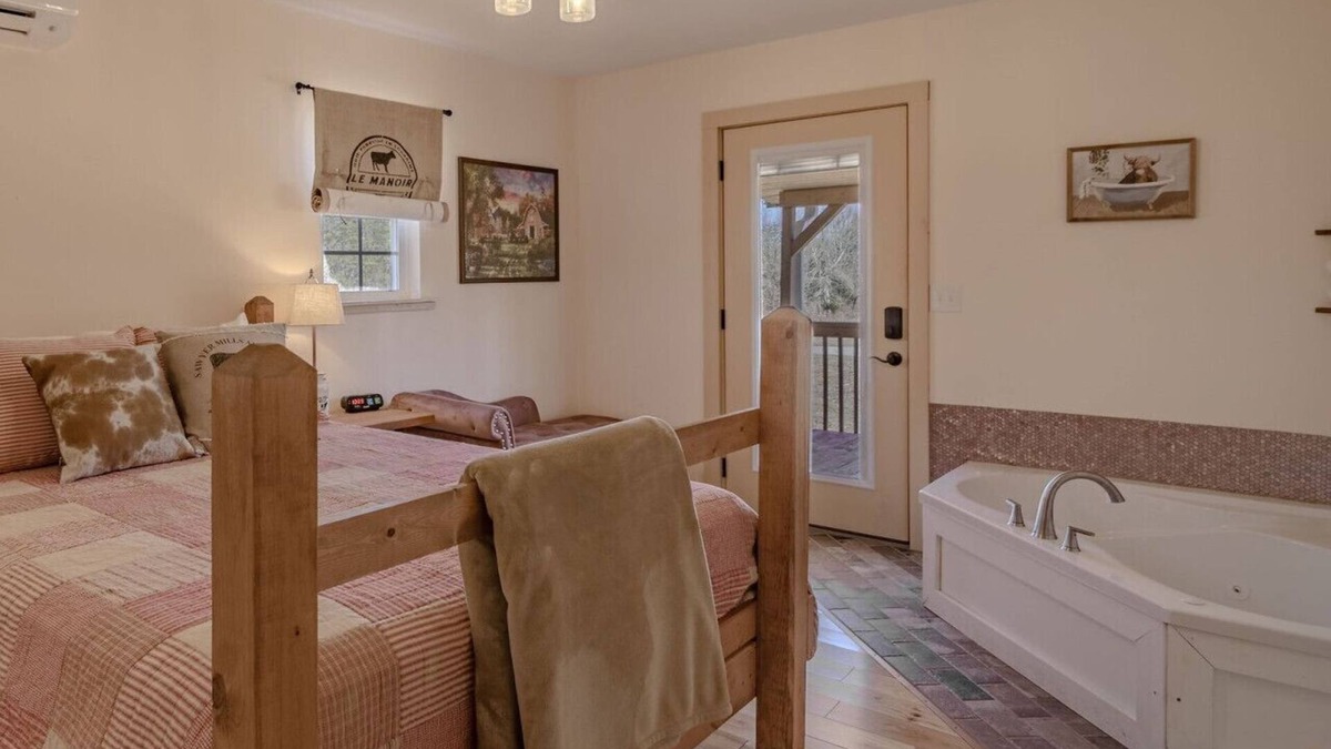 Whitley City Bed & Breakfast | The Inn at Beulah Farm - The Barn
