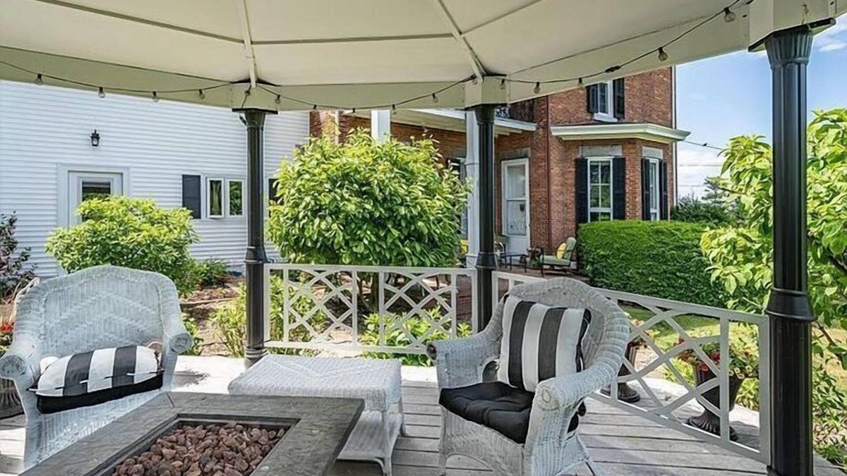 Sodus Bed & Breakfast | The Inn at Burnap's