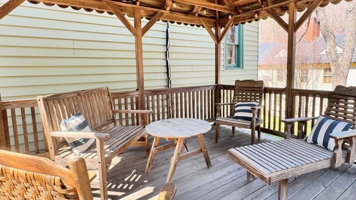 Warm Springs Hotel | The Inn at Gristmill Square