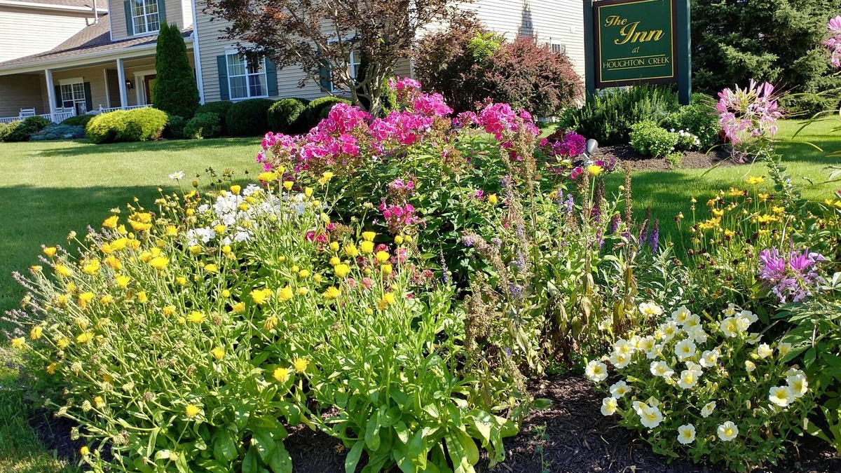 Houghton Hotel | The Inn At Houghton Creek