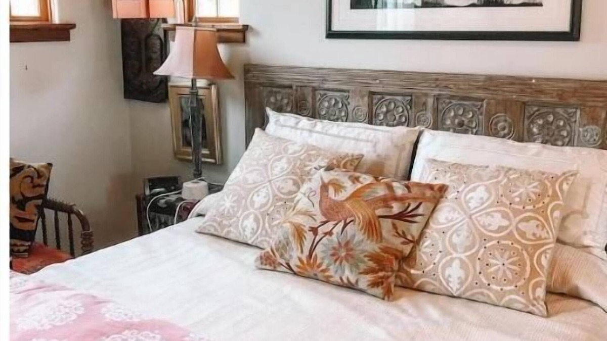 Old West Austin House | The Inn at Jennifer's Gardens