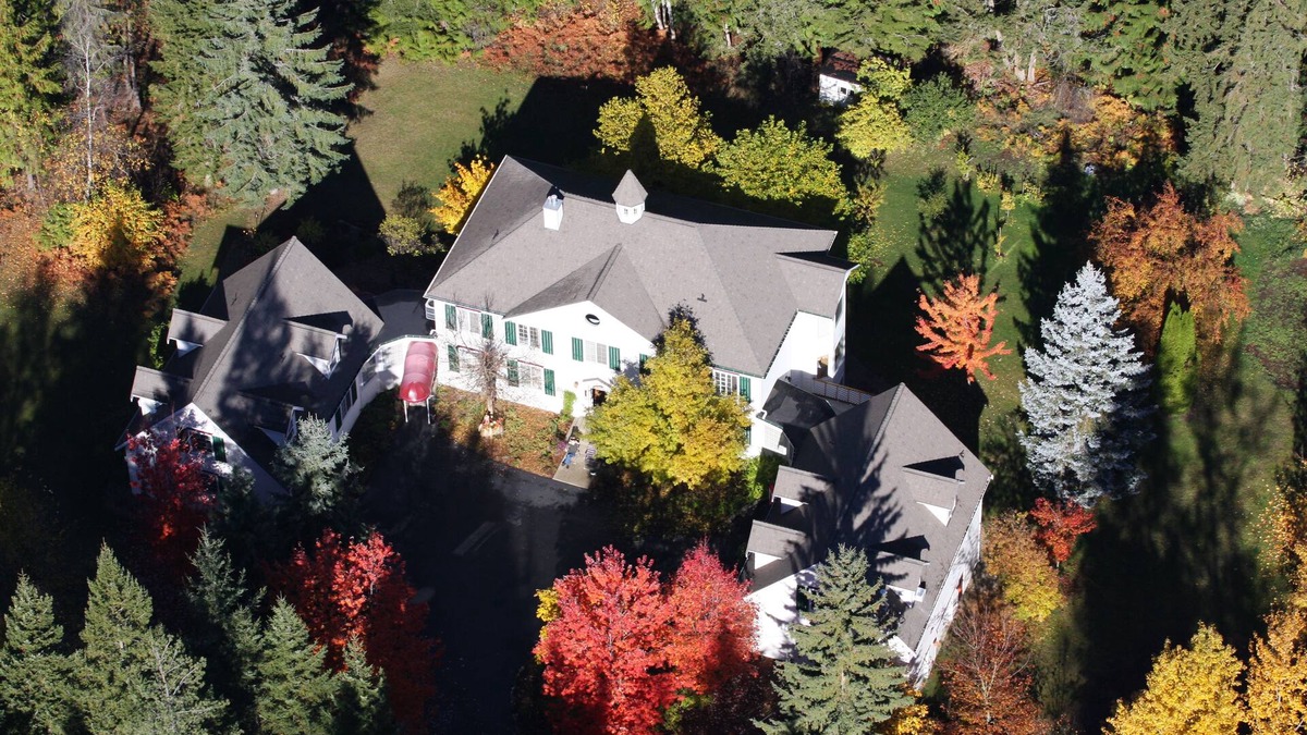 Salmon Arm Bed & Breakfast | The Inn at the Ninth Hole B&B