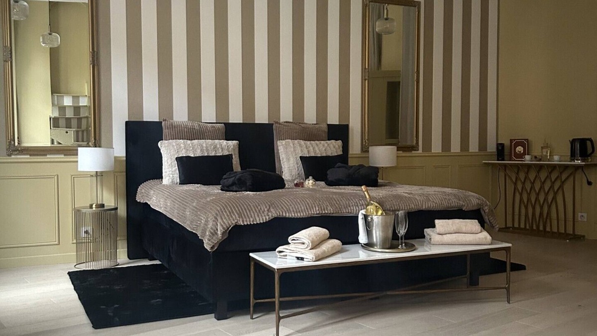 Bethune Bed & Breakfast | The Isabelle de Luxembourg Suite