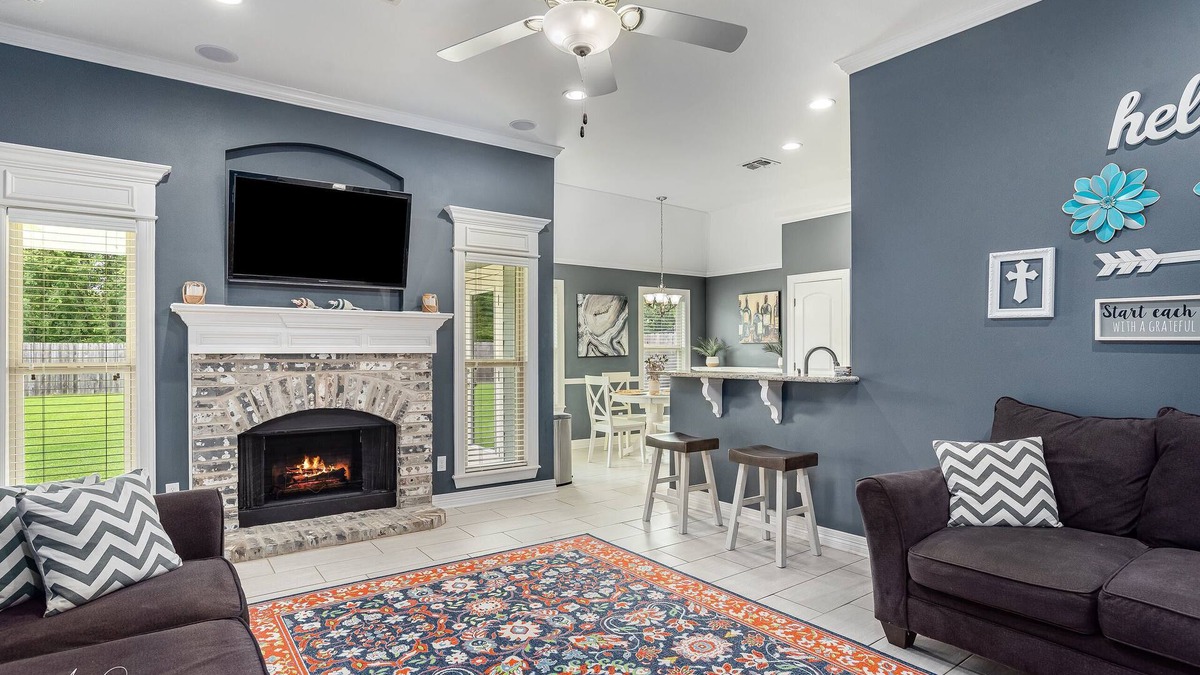 Bossier City House | The Island Housen3 bedroom 2 bathroom oasis with all of the comforts of home.