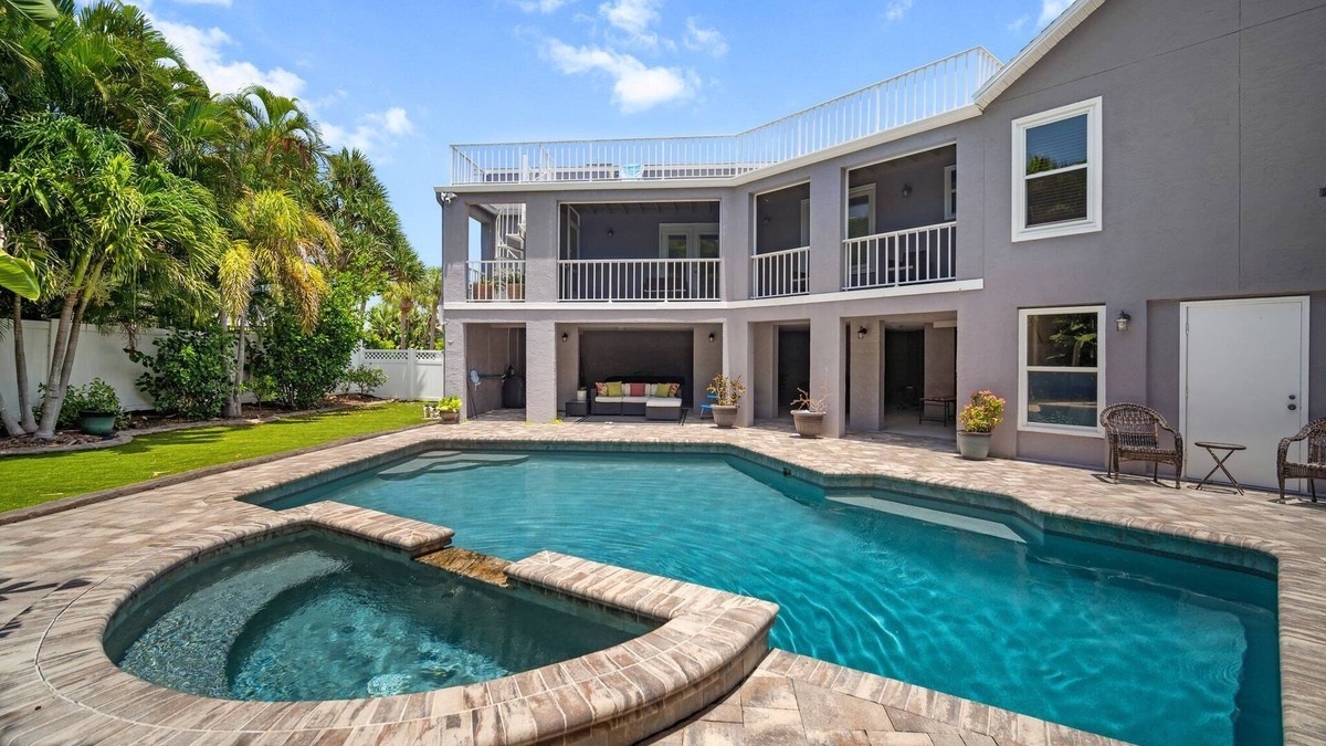 Tierra Verde House | The Island Pool House