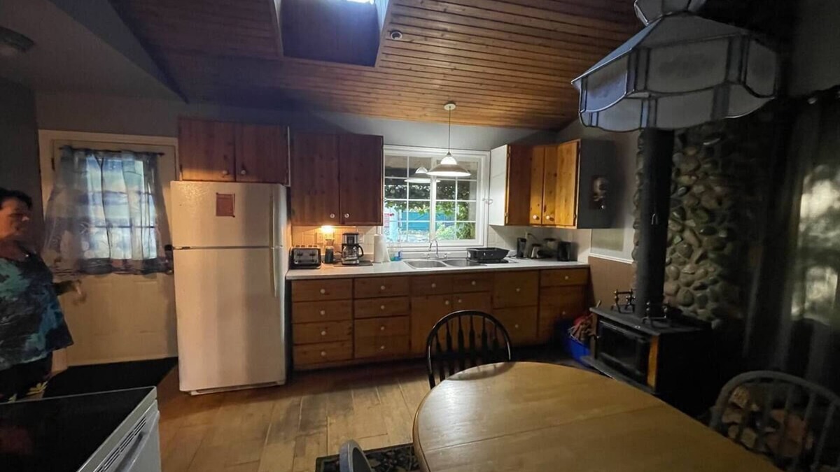 Regional District of Nanaimo House | The Ivy Cottage at Qualicum Beach
