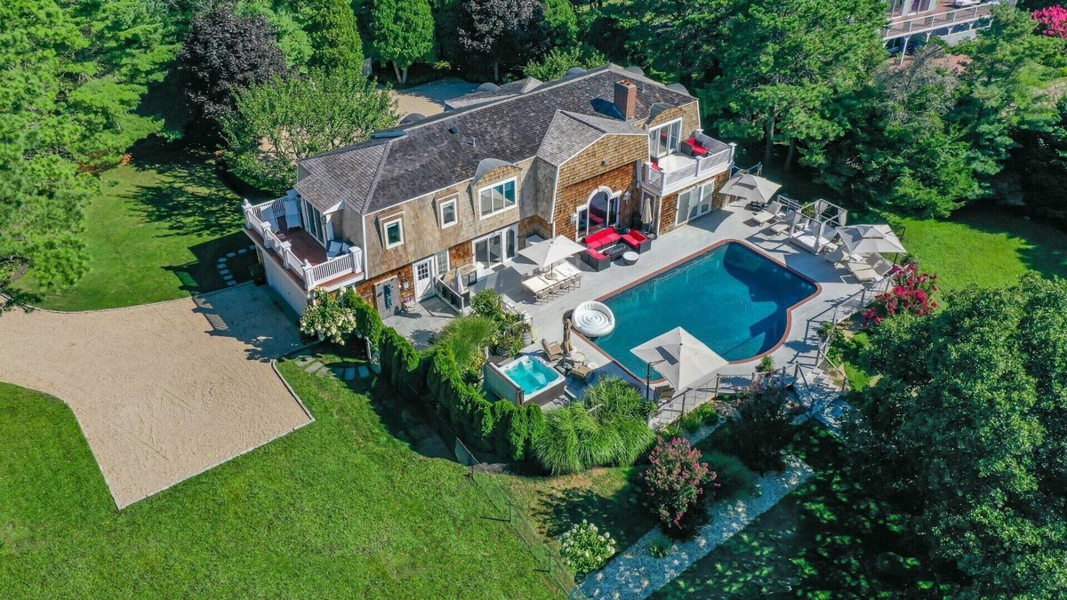 Shinnecock Hills House | The J Luxury Villa : Poolside Retreat w. Sauna