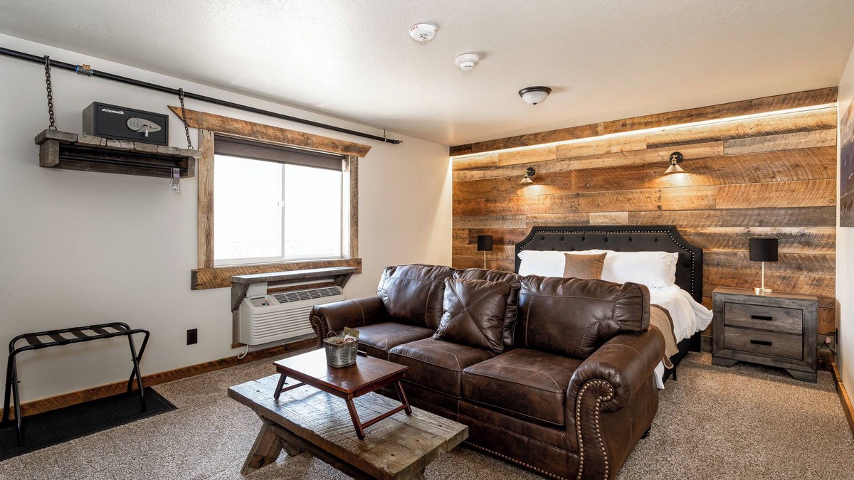 West Yellowstone Hotel | The Jack Creek King Suite