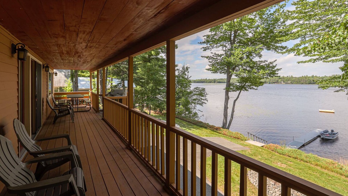 Eddington Cottage | The James House on Chemo Pond Dogs Welcome