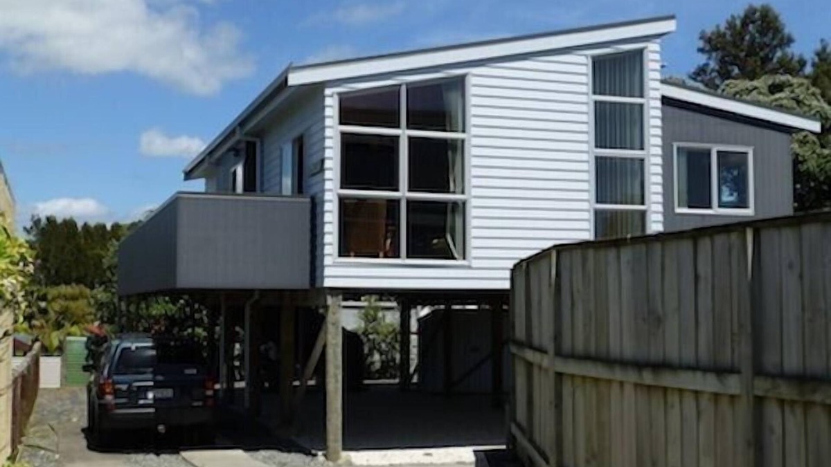 Waihi Beach Cottage | The Jandal - Waihi Beach Holiday Home
