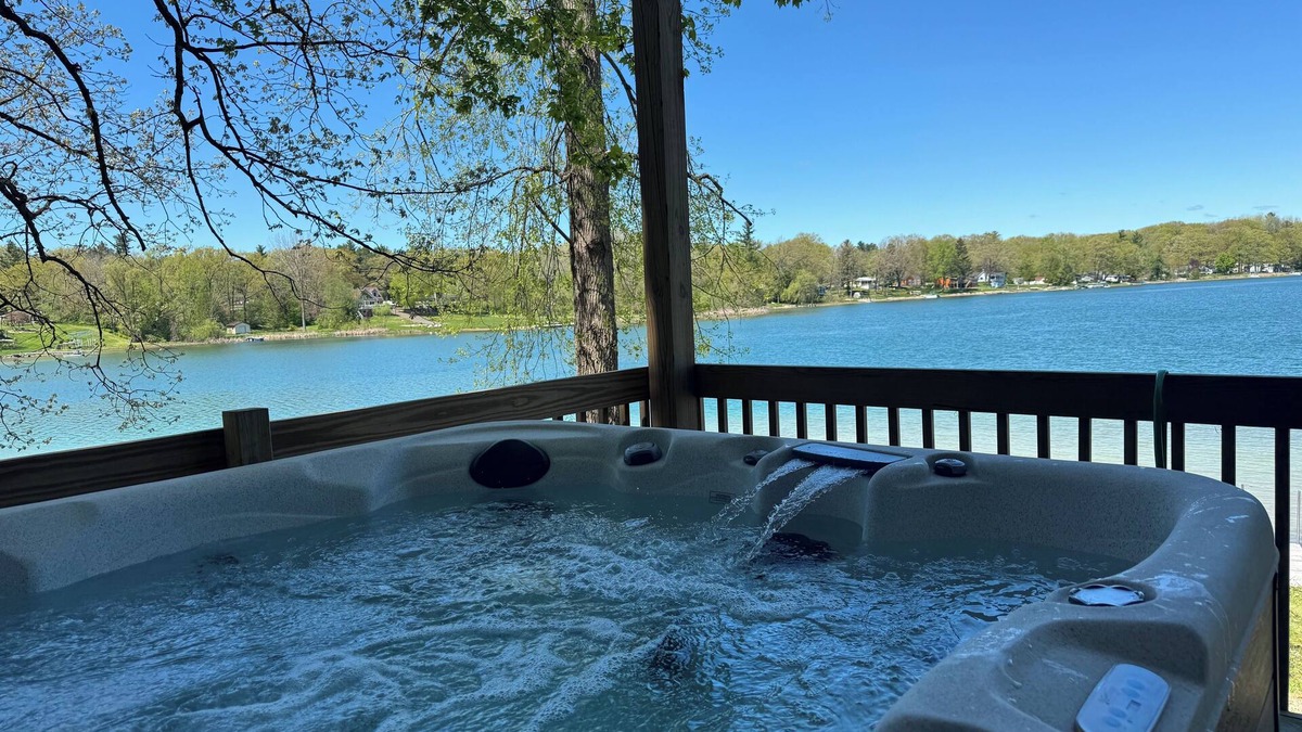 Smyrna House | The Jewel of Maston Lake - Beautiful Lake Views.
