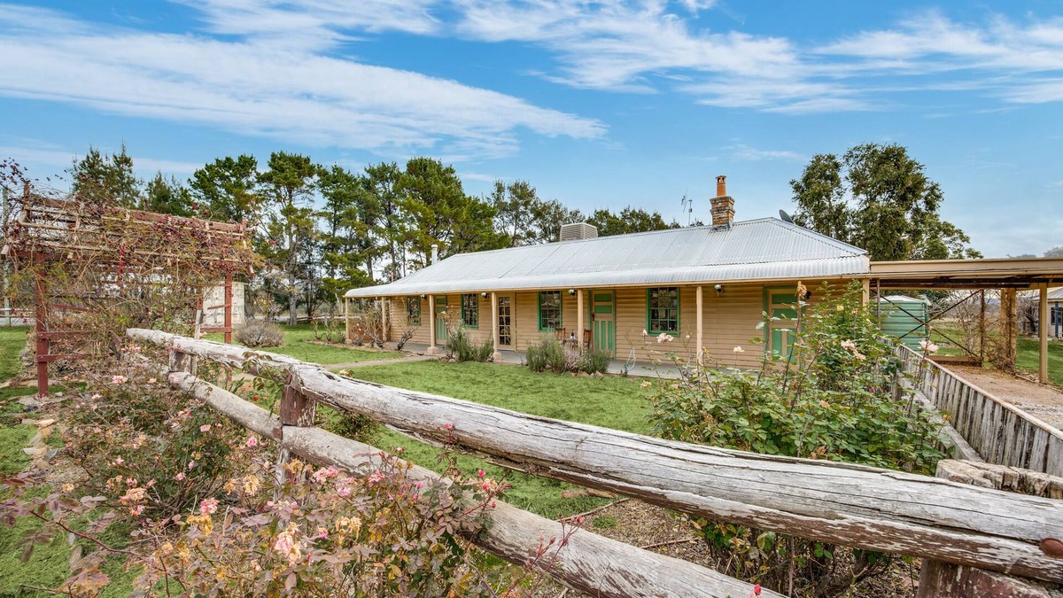 Galambine House | The Junction Inn